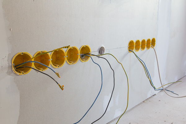 Budapesti villanyszerelésnél alkalmazott kötődobozok gipszkarton falban